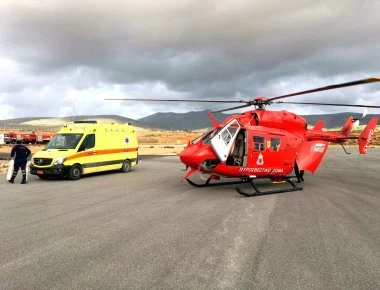 Σαντορίνη: Αεροδιακομιδές ακόμη και γιατρών λόγω υπερκόπωσης καταγγέλλει η ΠΟΕΔΗΝ